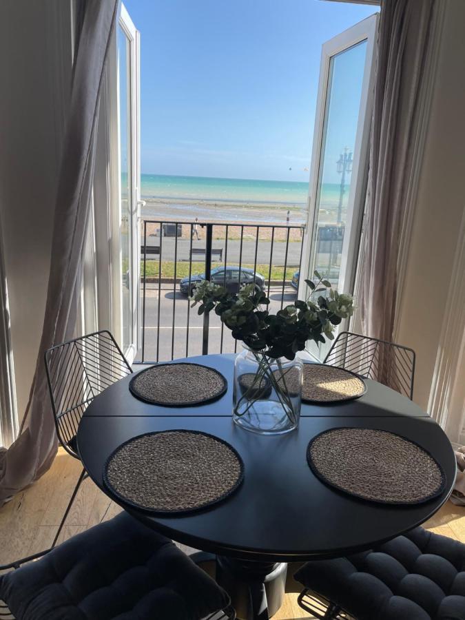 Seaview Flat With Balcony, Spacious 2 Bedroom Worthing Luaran gambar