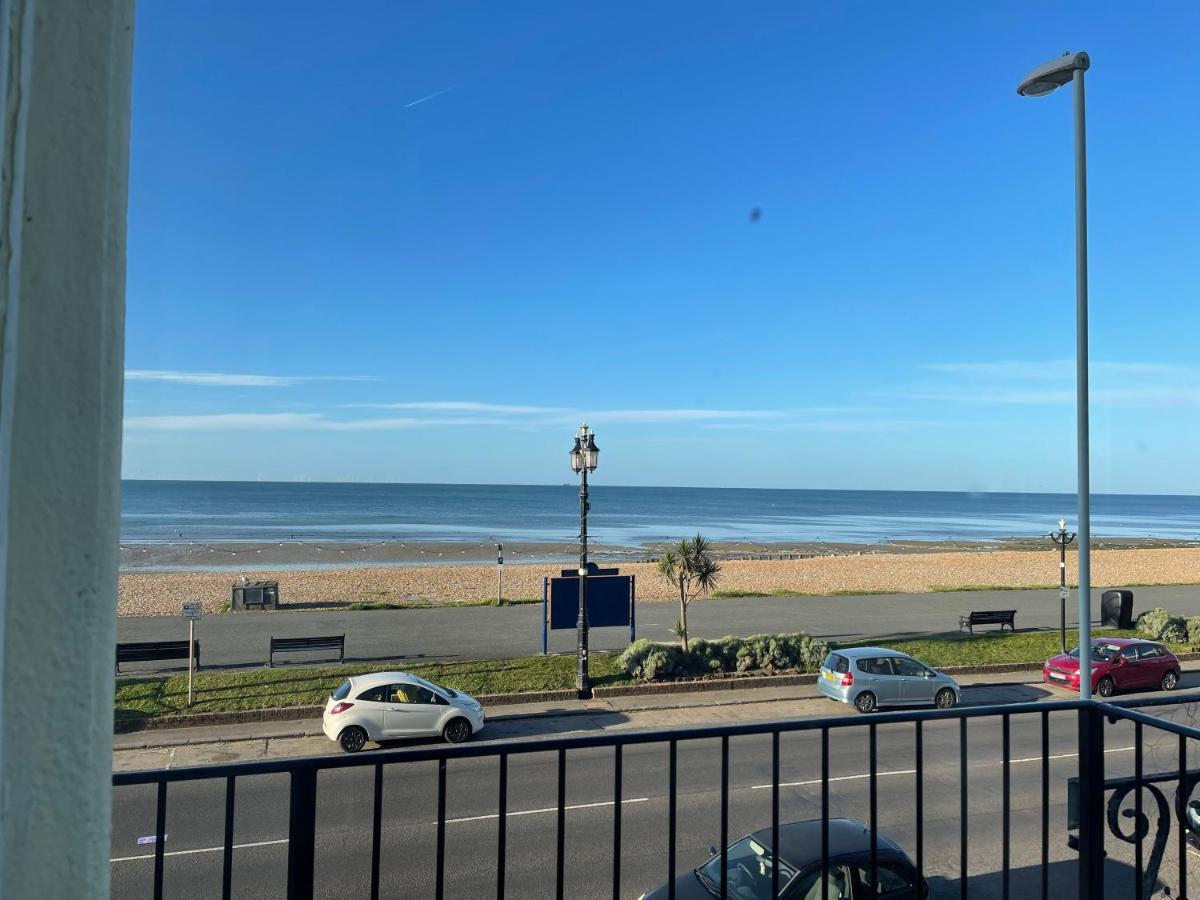 Seaview Flat With Balcony, Spacious 2 Bedroom Worthing Luaran gambar