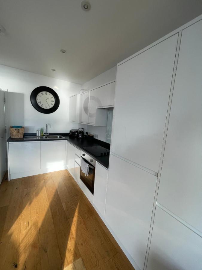 Seaview Flat With Balcony, Spacious 2 Bedroom Worthing Luaran gambar